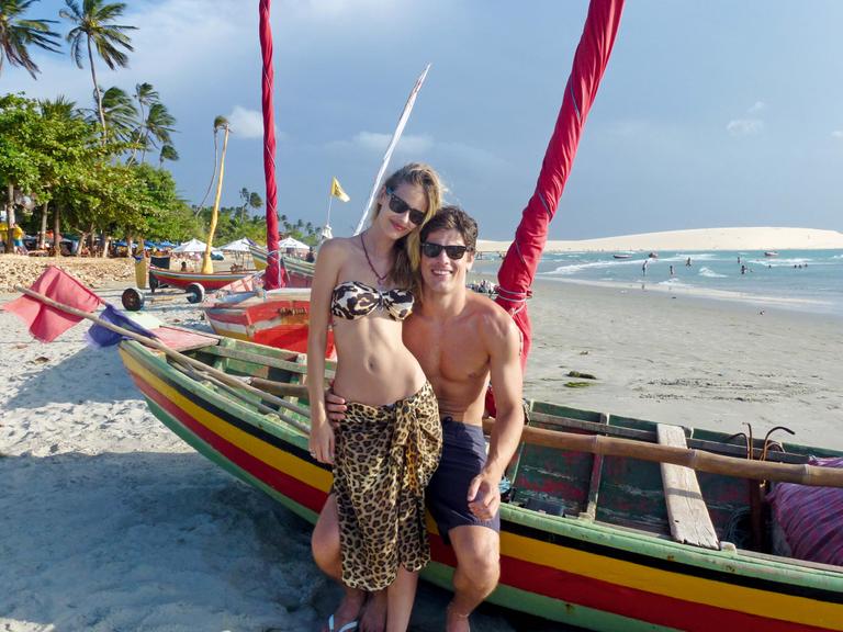 Yasmin Brunet em cenário paradisíaco