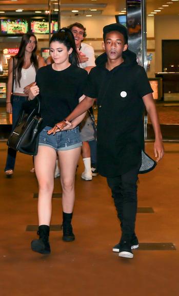 Kylie Jenner e Jaden Smith vão ao cinema