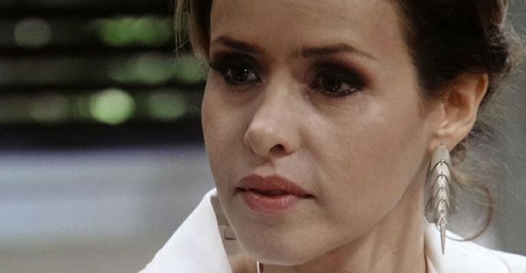 ‘Amor à Vida’: César investiga nascimento de Paulinha e coloca Glauce contra a parede