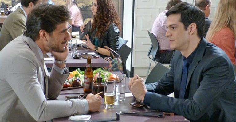 ‘Amor à Vida’: Félix se oferece para Jacques, que diz precisar de um tempo para pensar