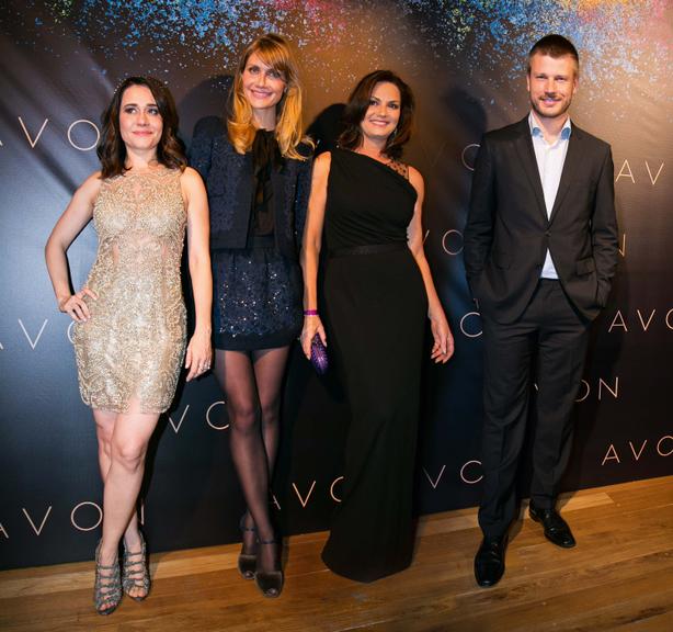 Famosos laureiam tops do make up em noite de glamour fashion