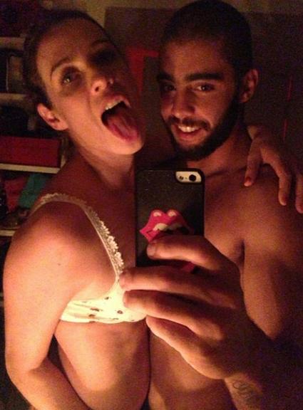 Luana Piovani aparece de sutiã em foto com Pedro Scooby