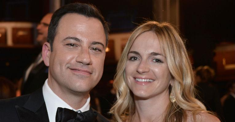 Jimmy Kimmel se casa com Molly McNearney e pede doações aos convidados