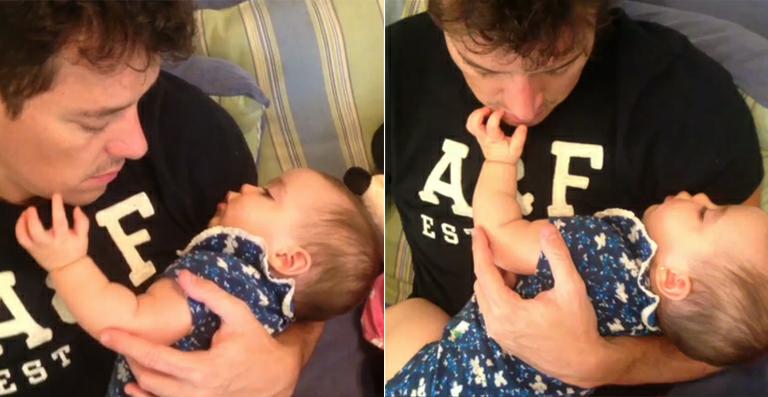 O lado paizão de Rodrigo Faro ao ninar a pequena Helena