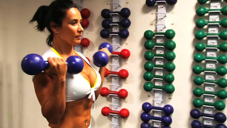 Scheila Carvalho escolhe hora da academia como sua favorita do dia