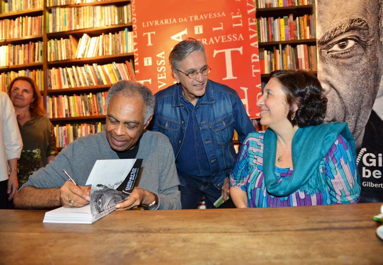 Gilberto Gil publica suas memórias