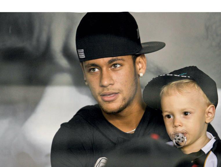 Neymar e o pequeno Davi Lucca