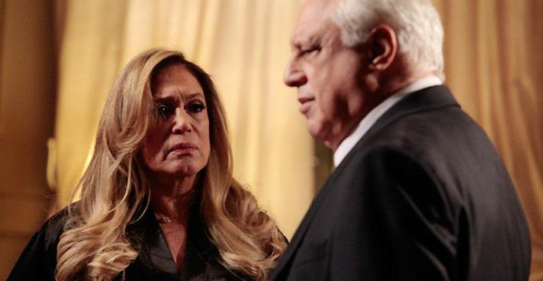 Amor à Vida: Pilar ameaça se divorciar de César