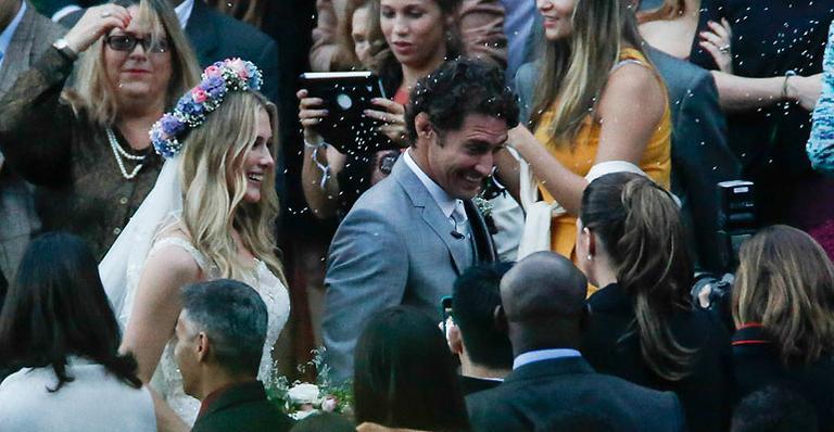 Fiorella Mattheis se casa com Flávio Canto