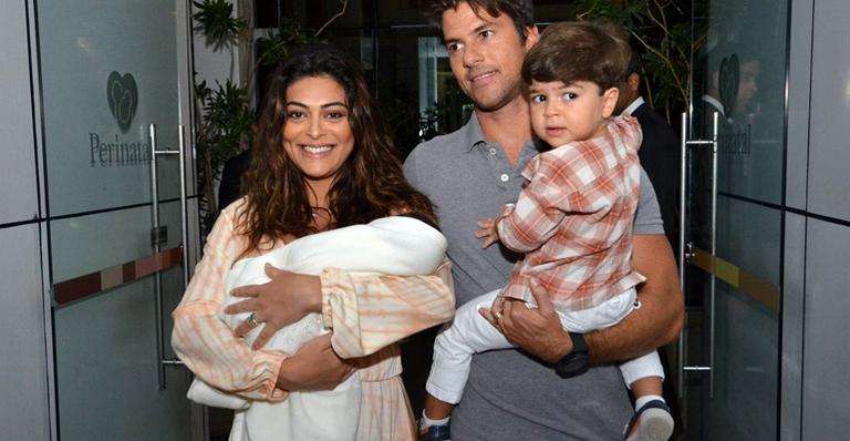Juliana Paes deixa a maternidade com Antônio