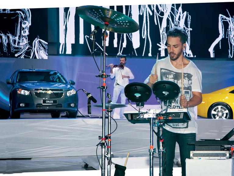 Música de Junior Lima anima festa em São Paulo