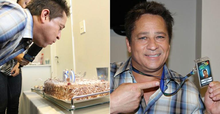 Leonardo completa 50 anos e ganha bolo de aniversário