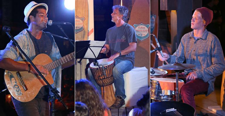Marcello Novaes toca com os filhos em luau na Bahia