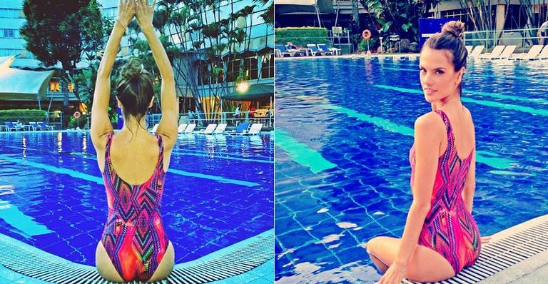 Alessandra Ambrosio mergulha em piscina após dia de trabalho na Colômbia