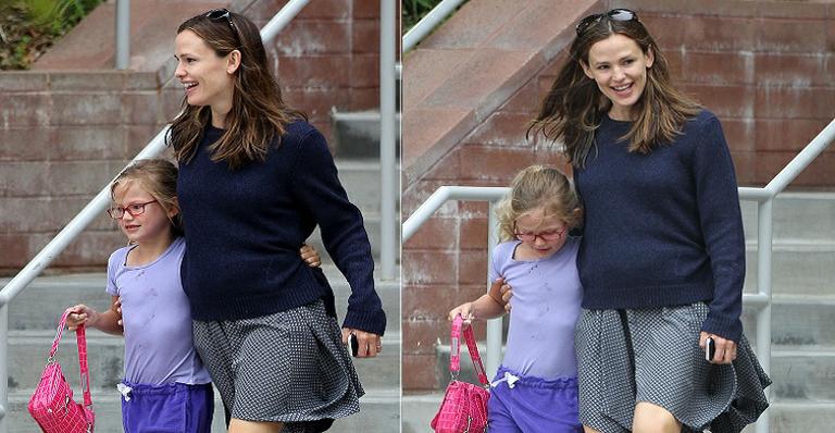 Jennifer Garner aparece com barriguinha saliente. Seria o quarto bebê da atriz e de Ben Affleck?
