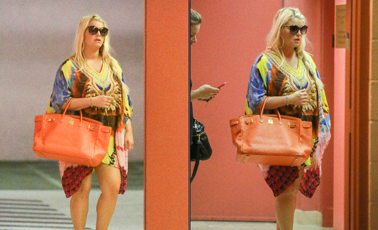 Jessica Simpson faz a primeira aparição após o nascimento de Ace Knute
