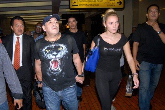Maradona termina namoro após ver foto de Rocío Oliva com ex