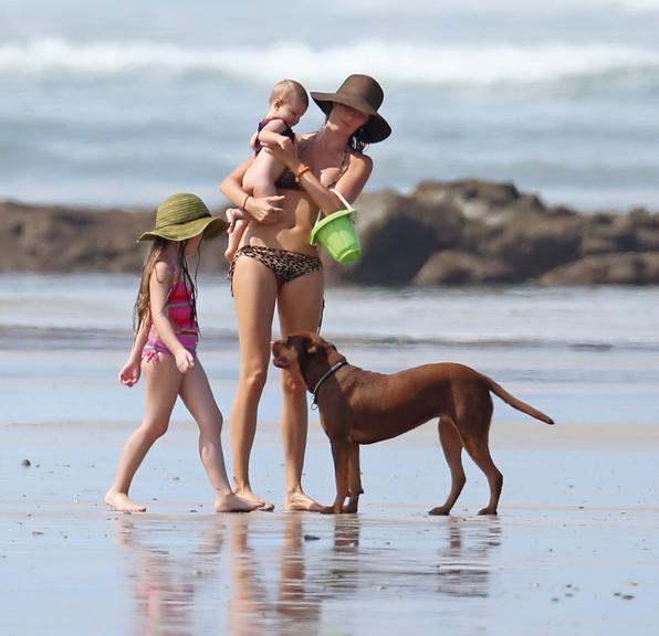 Gisele Bündchen curte a natureza com a filha Vivian