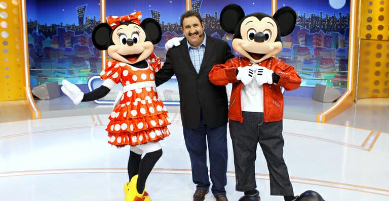 Ratinho se diverte com Mickey e Minnie de show da Disney