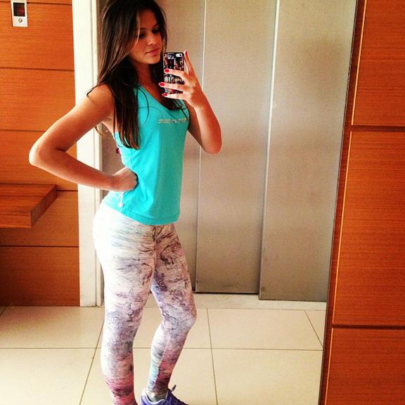 Bruna Marquezine volta para a ginástica e diz que cansou de ser gordinha