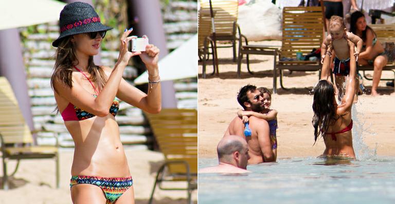 Alessandra Ambrosio curte praia com a família em Porto de Galinhas