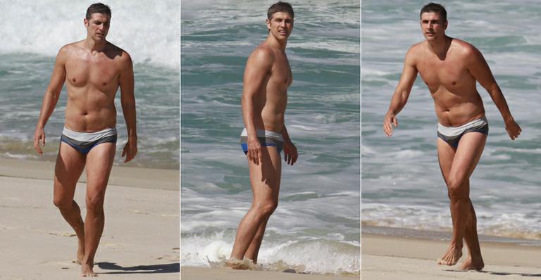 Reynaldo Gianecchini curte dia de sol em praia do Rio de Janeiro