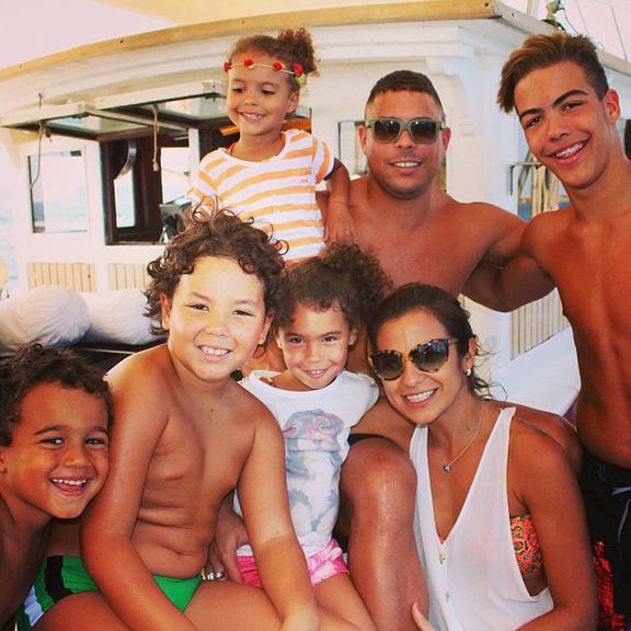 Ronaldo se diverte em Ibiza com a namorada e os filhos