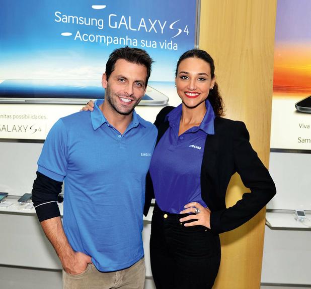 Carisma de Henri Castelli e Débora Nascimento