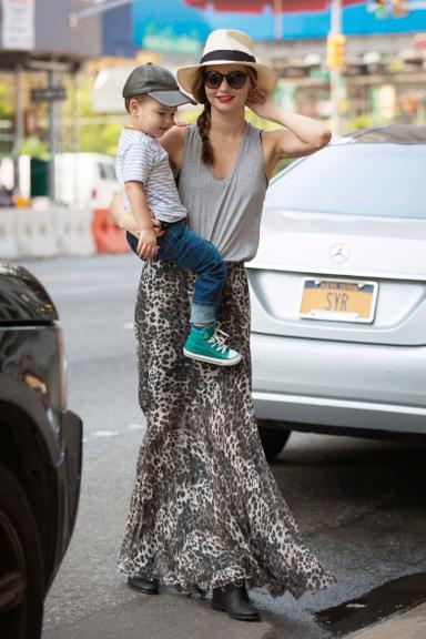 A dedicada mãe Miranda Kerr