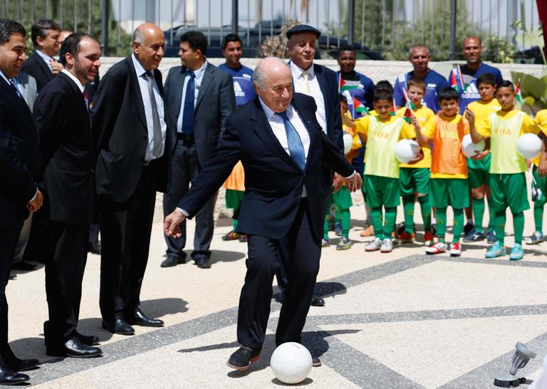 Joseph Blatter em ações do bem