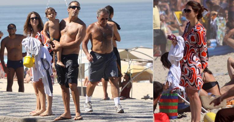 Claudia Abreu curte praia em família no Rio