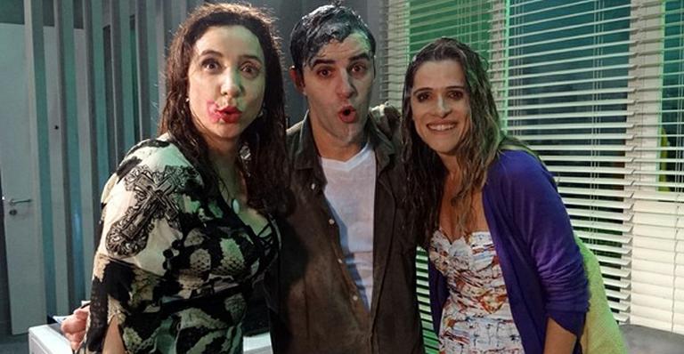 Marisa Orth e Ingrid Guimarães arrancam risadas em cena de ‘Sangue Bom’ com banho de espuma