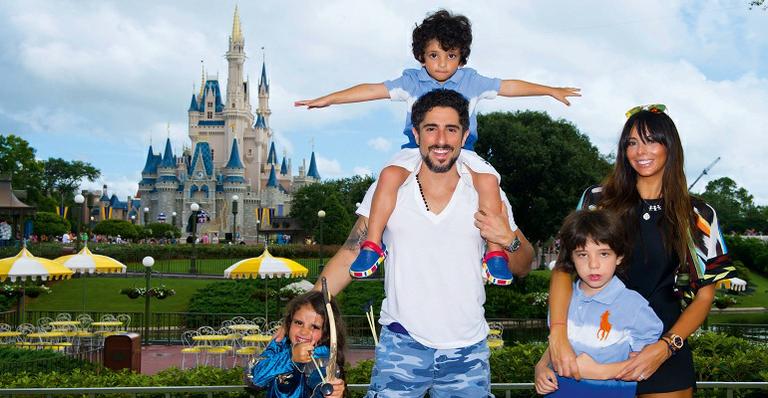 Marcos Mion diz que leva os filhos à Disney pelo menos quatro vezes por ano