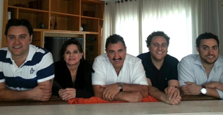Dia dos Pais: Ratinho apresenta a família para o ‘Domingo Legal’