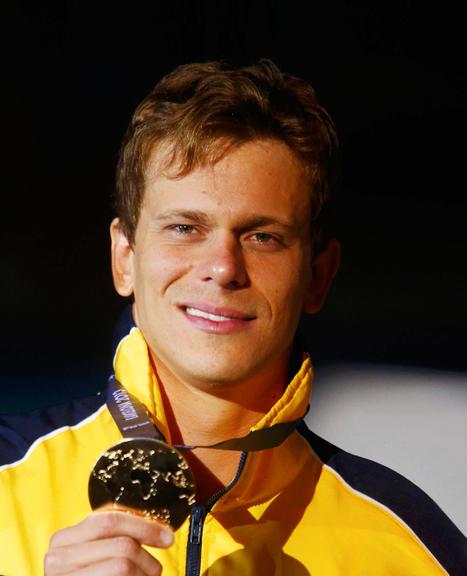 Cesar Cielo vibra com ouro e tricampeonato no mundial