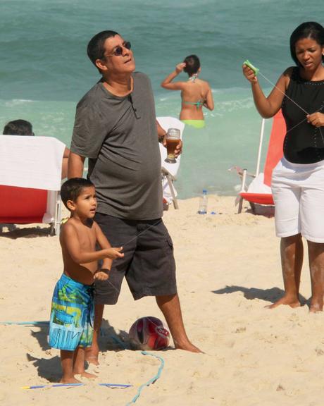 Zeca e Noah na praia