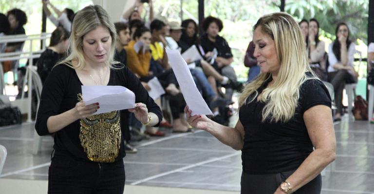 Susana Vieira dá aula de interpretação para novos atores
