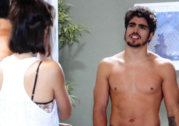 Amor à Vida: Caio Castro conta que faz cenas de nudez sem tapa sexo