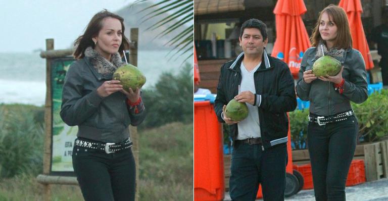 Gabriela Spanic, atriz de A Usurpadora, passeia na Barra da Tijuca, no Rio