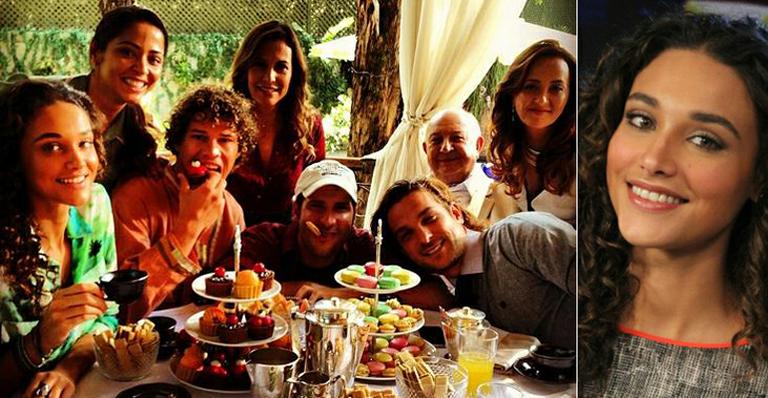 Débora Nascimento tira foto dos bastidores de Flor do Caribe: ‘lanche em família’