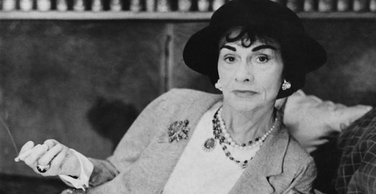 Coco Chanel completaria 130 anos. Relembre fatos e frases da estilista