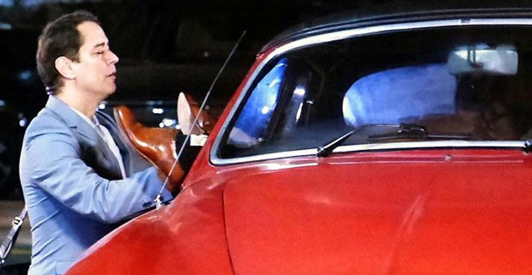Amor à Vida: Eron flagra Patrícia e Michel no estacionamento do hospital