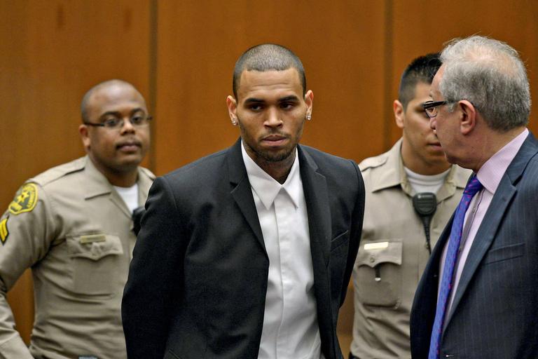 Chris Brown faz as pazes com a lei