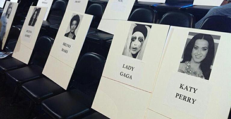 Climão? MTV coloca Lady Gaga para sentar ao lado de Katy Perry no VMA