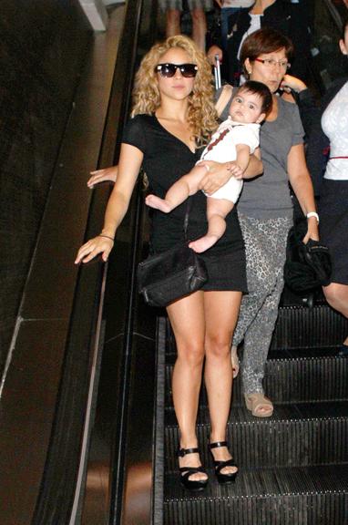 Shakira mima o filho, Milan