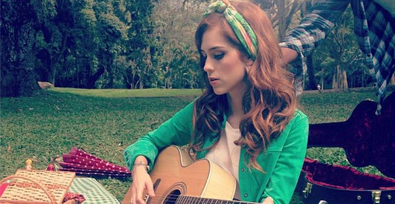 Ruiva, Sophia Abrahão muda nome artístico e lança prévia de nova música
