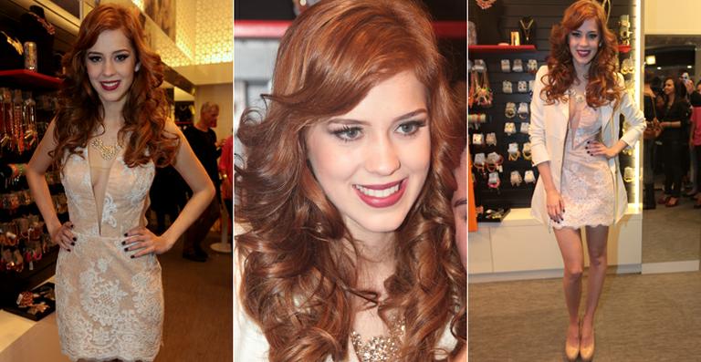 Ruiva, Sophia Abrahão encontra os fãs pela primeira vez após mudar o visual e causa tumulto
