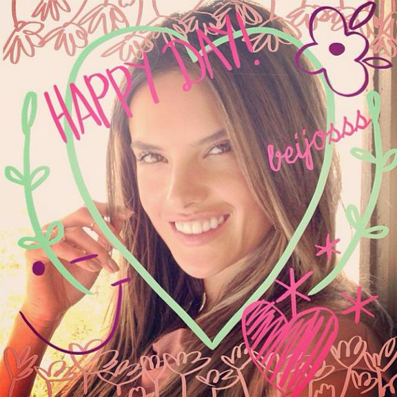 Alessandra Ambrosio comemora a marca de um milhão de seguidores no Instagram