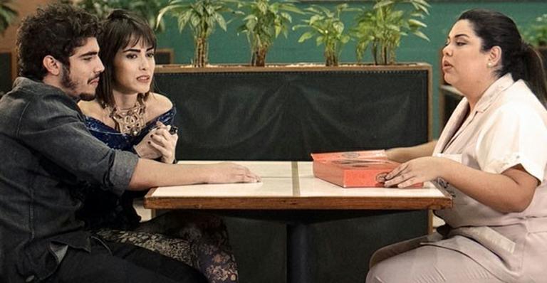 Amor à Vida: Desesperados, Michel e Patrícia pedem cama emprestada a Perséfone
