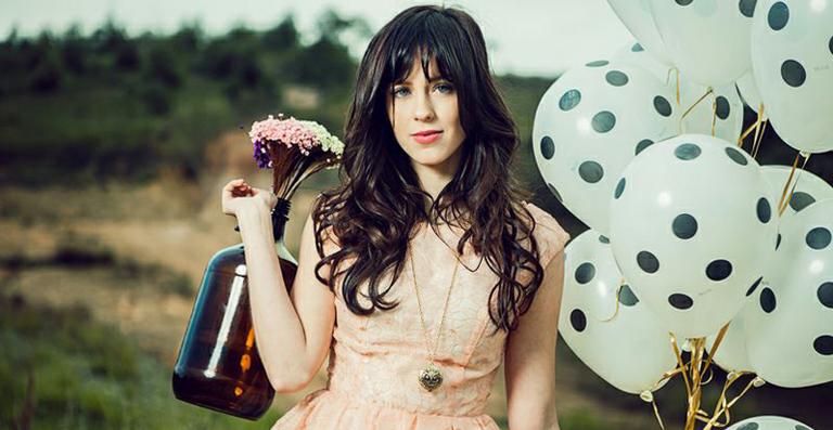 Sophia lança a primeira canção de seu álbum solo, É Você